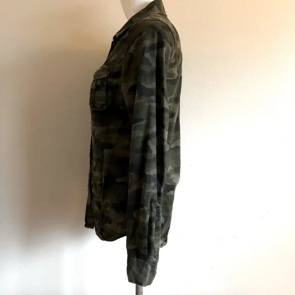 Arizona Jeans Camouflage Amazing Shirt Snaps Size Small NWOT - Picture 2 of 5